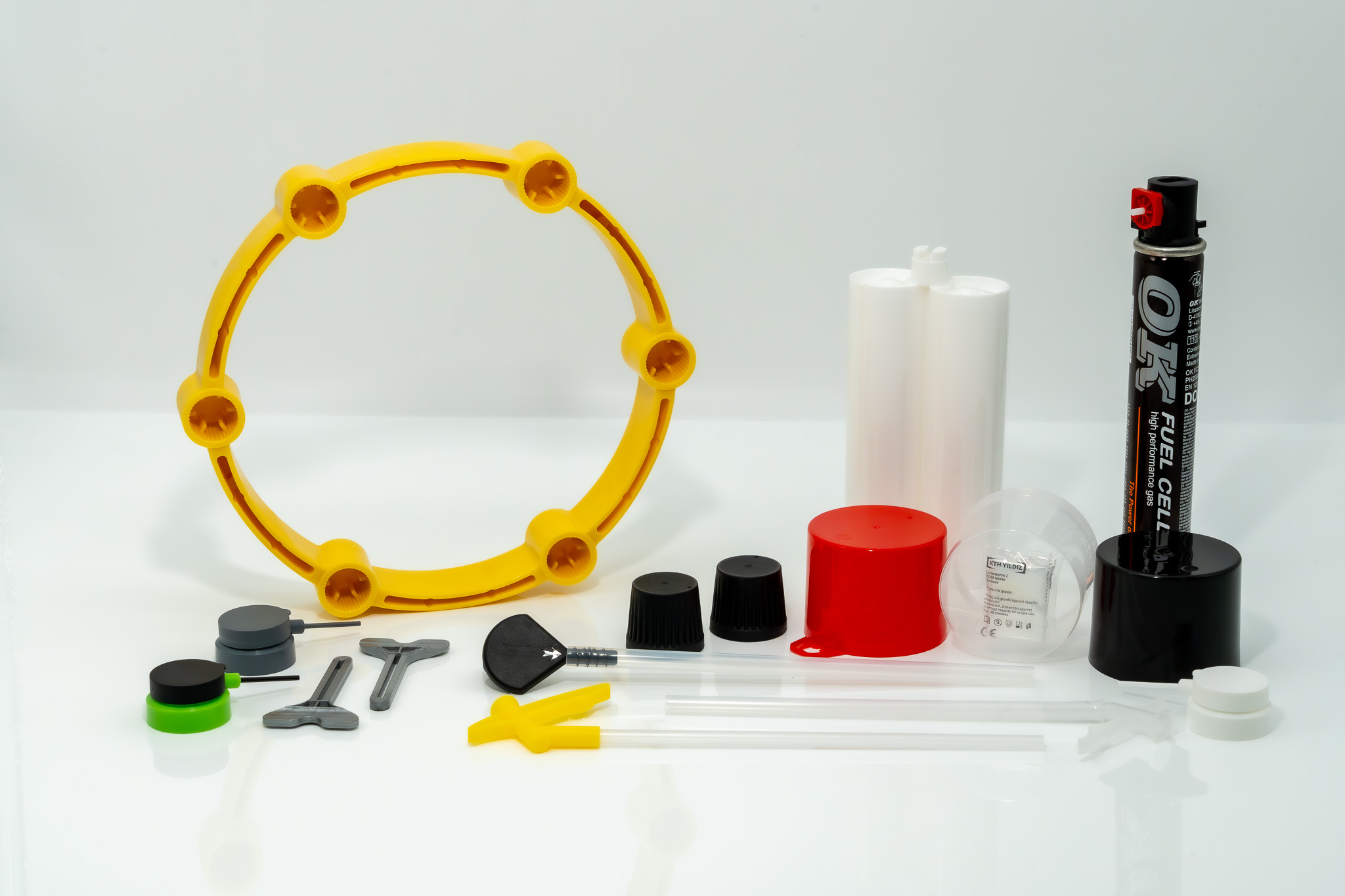 KTH Yildiz – Auswahl an Kunststoffspritzgussteilen für Aerosole, Befestigung und Dosierung